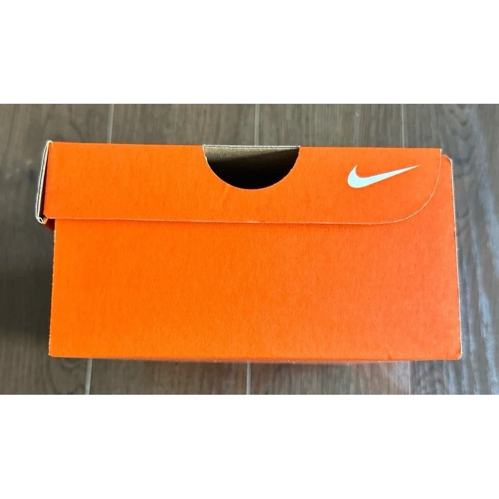 Nike empty shoe